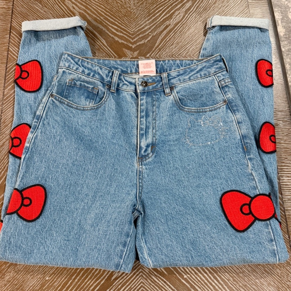 Hello Kitty by Sanrio Light Wash Denim Bow Patch High Rise Jeans Womens Size 5